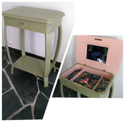 Vente avec paiement en ligne: Coiffeuse ancienne aux pieds galbés