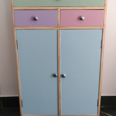 Vente avec paiement en ligne: Meuble ancien aux tons pastels