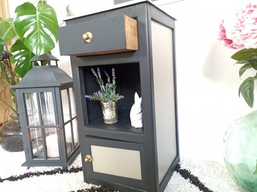 Vente avec paiement en ligne: Jolie Table de chevet ou Meuble d'appoint.