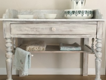 Vente avec paiement en ligne: Table de toilette ancienne