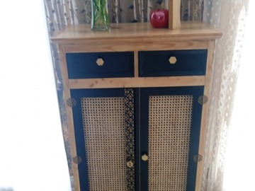Vente avec paiement en ligne: Buffet en bois, laiton et cannage