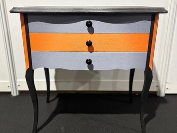 Vente avec paiement en ligne: Meuble d'appoint tricolore
