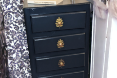 Vente avec paiement en ligne: Petit chiffonnier gris anthracite et feuille dorée 