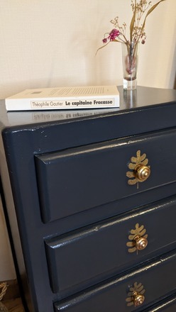 Petit chiffonnier gris anthracite et feuille dorée 