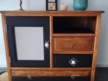 Vente avec paiement en ligne: Bahut bois et noir mat revisité avec des pochoirs 