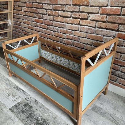 Vente avec paiement en ligne: Lit bébé vintage croisillons bois vert d'eau