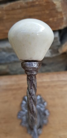 Antoinette, patère ancienne chêne massif et porcelaine blanche