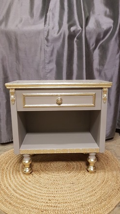 Table de chevet baroque, pochoir et feuille d’or