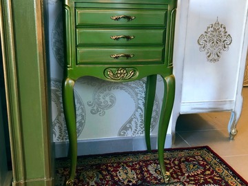 Vente avec paiement en ligne: Table de Chevet vintage de style Louis XVI, vert bouteille