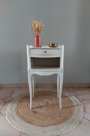 Chevet graphique blanc, ocre et rose