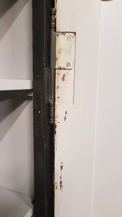 Bonnetière vintage, 1 porte, chêne peint en noir & patiné