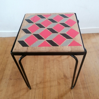 Vente avec paiement en ligne: Table d'appoint métal et chêne noire, gris et rouge