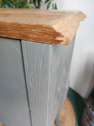 Table de chevet style Louis XV relookée Lichen et bois