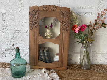 Vente avec paiement en ligne: Vitrine art déco au bois sculpté