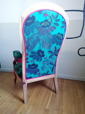 Fauteuil Voltaire a crémaillère tissu floral et magenta