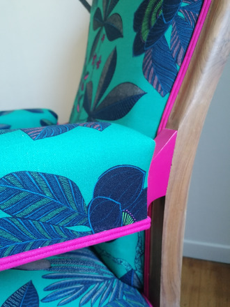 Fauteuil Voltaire a crémaillère tissu floral et magenta