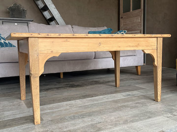 Vente avec paiement en ligne: Table basse vintage en bois patiné rustique