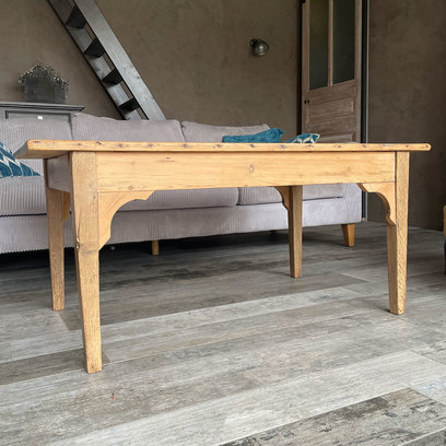Vente avec paiement en ligne: Table basse vintage en bois patiné rustique