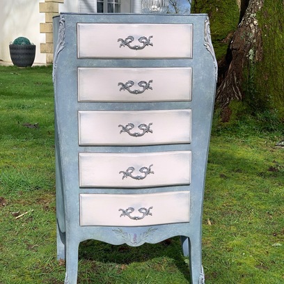 Vente avec paiement en ligne: Chiffonnier ancien bucolique