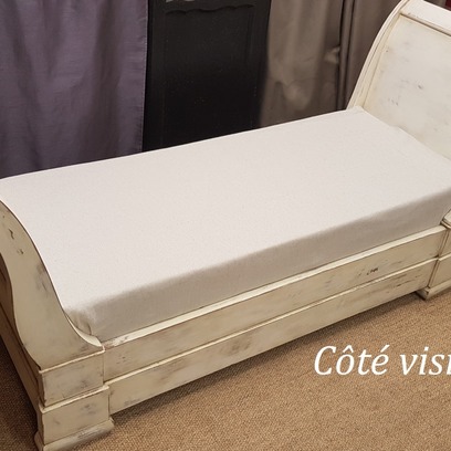 Vente avec paiement en ligne: Ancien lit-bateau pour enfant en noyer blanc vieilli.