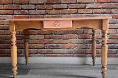 Vente avec paiement en ligne: Bureau bois et vieux rose aux pieds tournés