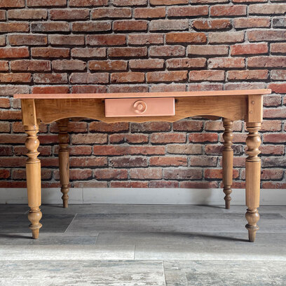 Vente avec paiement en ligne: Bureau bois et vieux rose aux pieds tournés