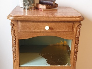 Vente avec paiement en ligne: Table de chevet doré à la feuille