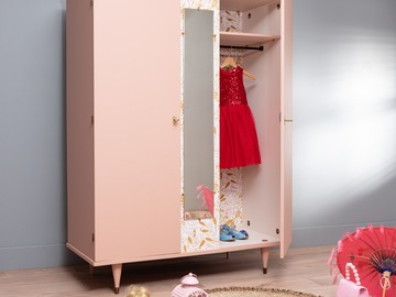 Vente avec paiement en ligne: Armoire penderie vintage rose et détails laiton