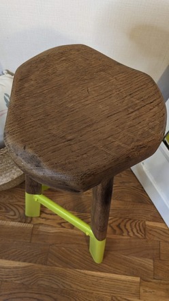 Tabouret tripode bicolore bois et Mojito vert fluo