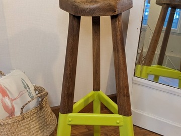 Vente avec paiement en ligne: Tabouret tripode bicolore bois et Mojito vert fluo