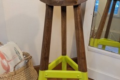 Vente avec paiement en ligne: Tabouret tripode bicolore bois et Mojito vert fluo