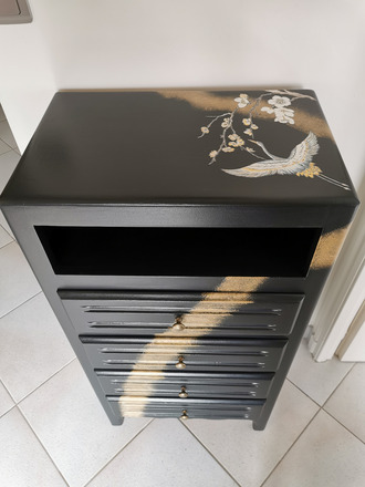 Chiffonnier 4 tiroirs noir et doré motif japonais