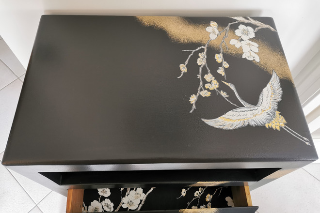 Chiffonnier 4 tiroirs noir et doré motif japonais