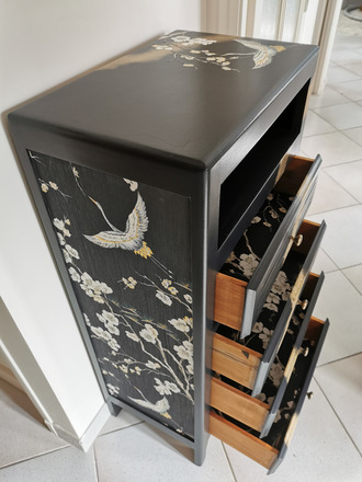 Chiffonnier 4 tiroirs noir et doré motif japonais