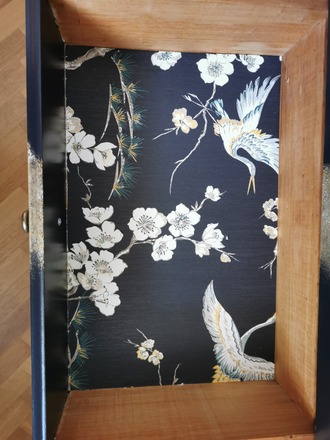 Chiffonnier 4 tiroirs noir et doré motif japonais