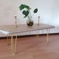 Vente avec paiement en ligne: Table basse upcyclée avec pieds épingles dorés, NAO