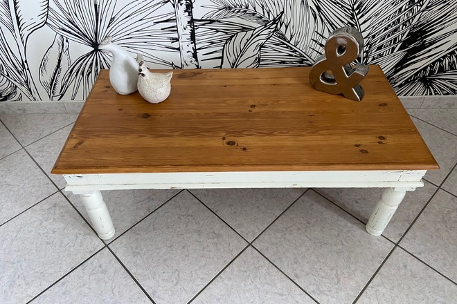 Table basse patinée blanche effet vieilli