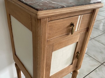 Vente avec paiement en ligne: Table de chevet/d’appoint en bois et marbre rouge