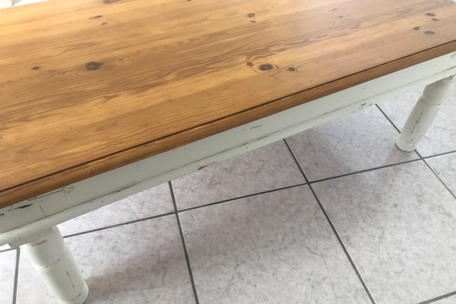 Table basse patinée blanche effet vieilli