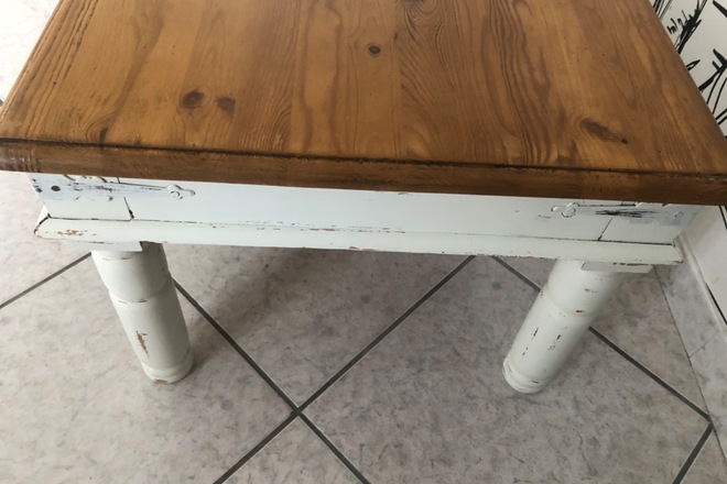 Table basse patinée blanche effet vieilli