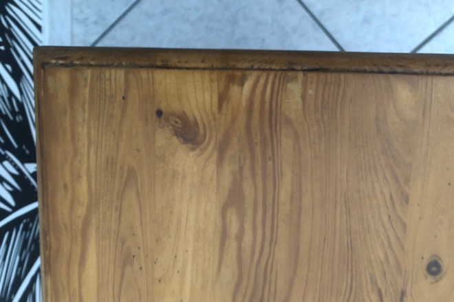 Table basse patinée blanche effet vieilli