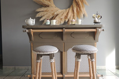 Vente avec paiement en ligne: Meuble Bar bohème et ses deux tabourets