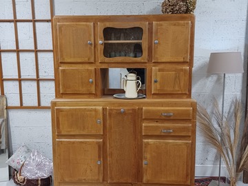 Vente avec paiement en ligne: Grand buffet mado 2 corps années 50 bois et blanc champ de lin