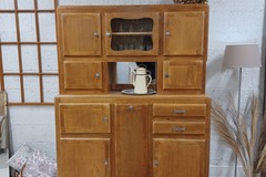 Vente avec paiement en ligne: Grand buffet mado 2 corps années 50 bois et blanc champ de lin