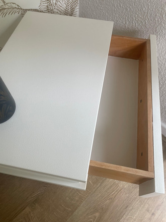 Table de chevet vintage couleur blanc craie