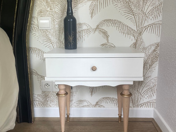 Vente avec paiement en ligne: Table de chevet vintage couleur blanc craie