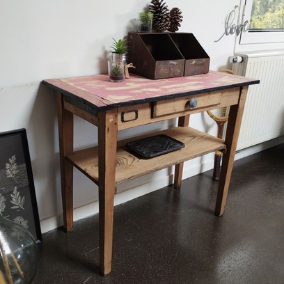 Vente avec paiement en ligne: Petite Table d'Atelier patiné vieux rose
