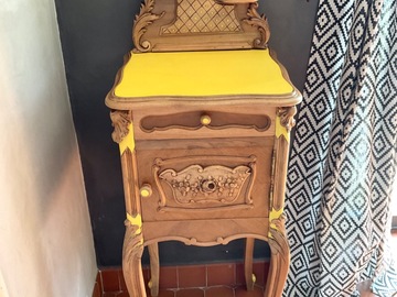 Vente avec paiement en ligne: Table d'appoint/d'entrée Louis XV bois et jaune d'or