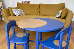 Vente avec paiement en ligne: Table et chaises enfant en chêne relookées bleue pop