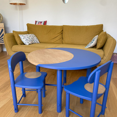 Vente avec paiement en ligne: Table et chaises enfant en chêne relookées bleue pop